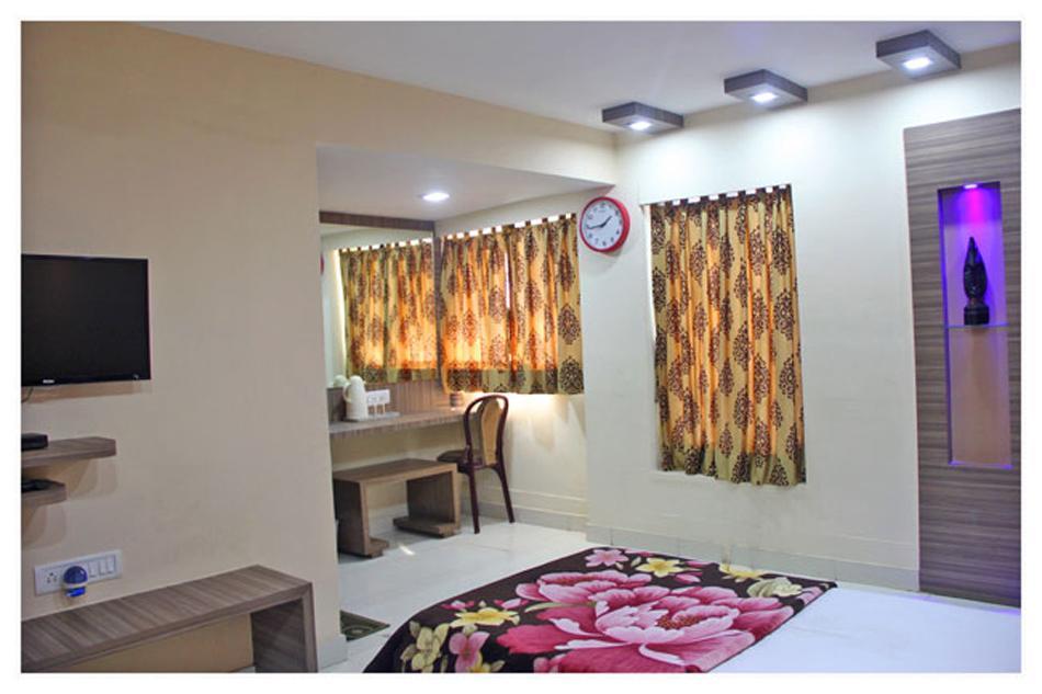 Neeranand Dalhousie- A Pure Vegetarian Hotel Калькутта Экстерьер фото