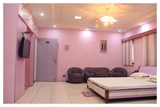 Neeranand Dalhousie- A Pure Vegetarian Hotel Калькутта Экстерьер фото