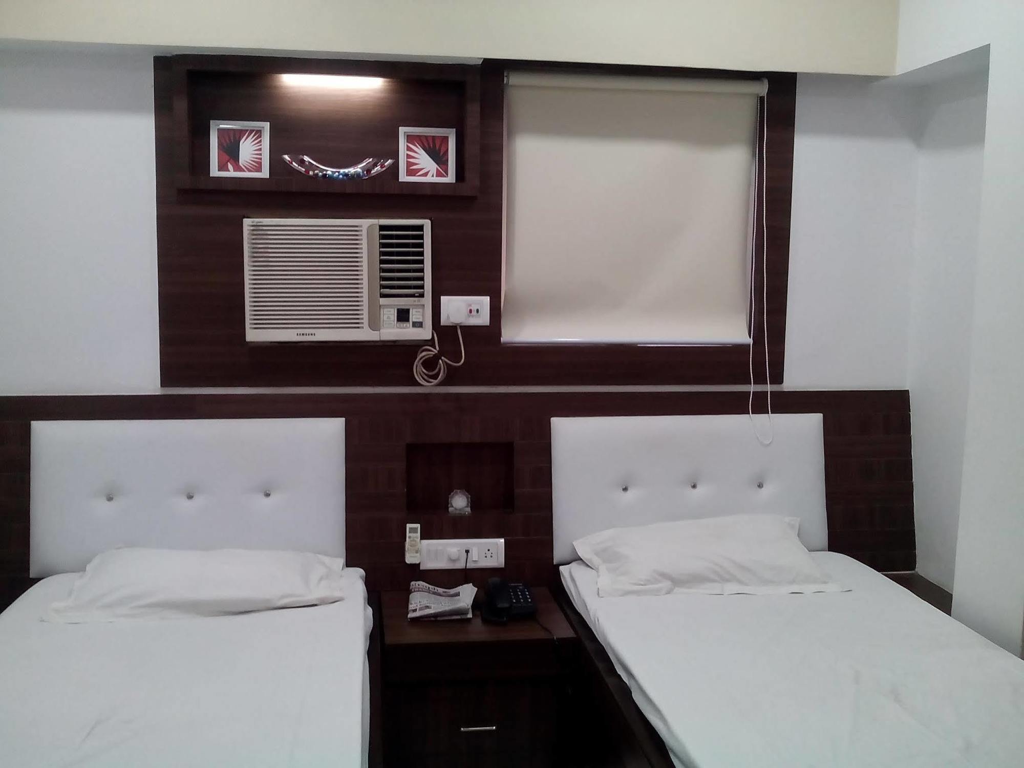 Neeranand Dalhousie- A Pure Vegetarian Hotel Калькутта Экстерьер фото